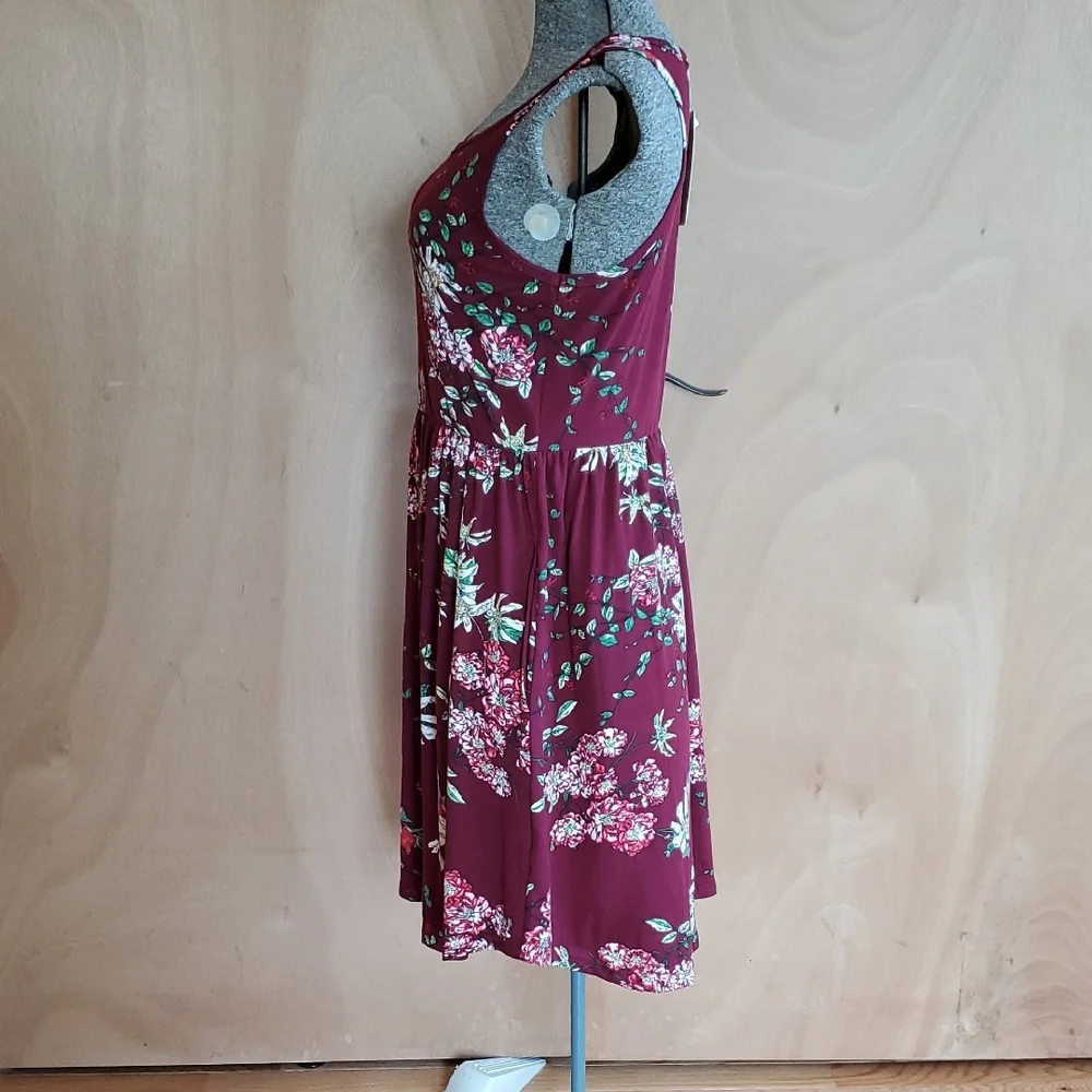 Floral Sleeveless Burgundy Dress - Picture 2 of 10